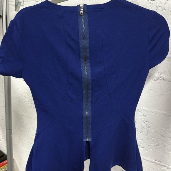 BCBGMaxAzria Blue Asymmetrical Peplum Blouse Zip Back - Size XXS - Like NEW - Picture 4 of 4